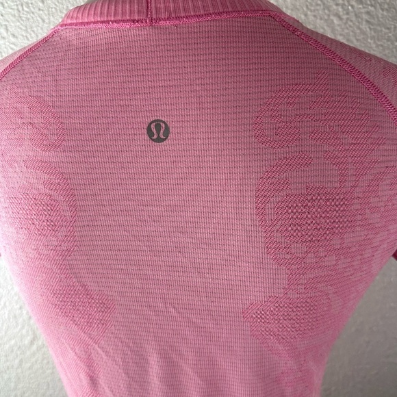Lululemon Run: Swiftly Tech Short Sleeve Lace Pink Size 8 - Picture 4 of 4